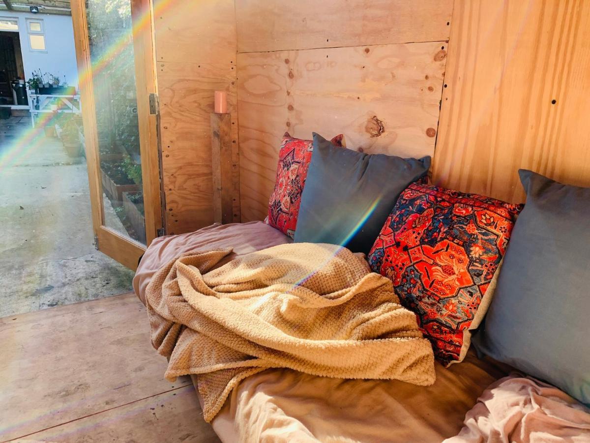 35 Mins To Central London. 3 Bedrooms. 2 Bathrooms With Garden Екстериор снимка