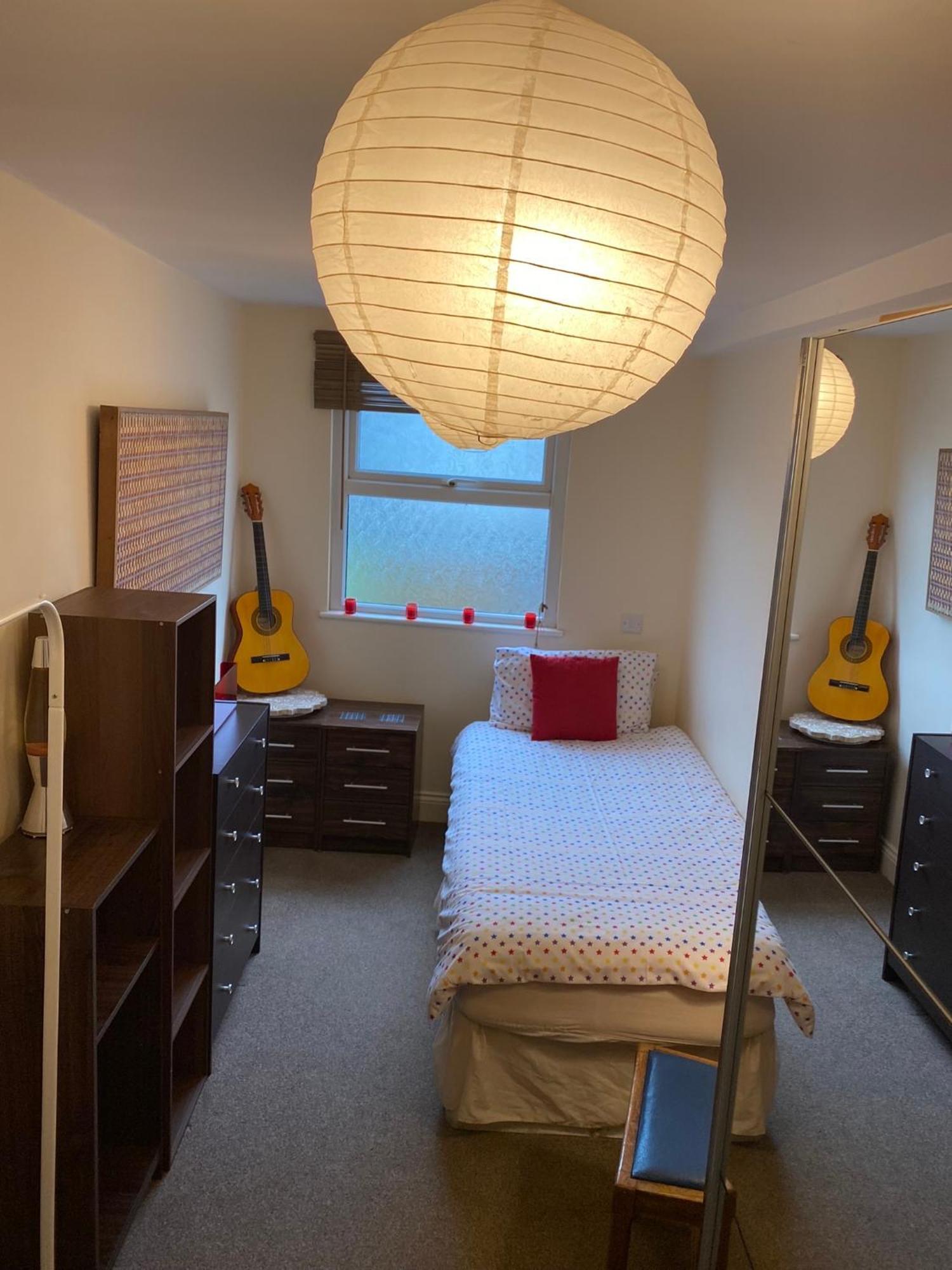 35 Mins To Central London. 3 Bedrooms. 2 Bathrooms With Garden Екстериор снимка
